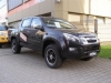 D-MAX DoubleCab Custom in Cosmic Black mit 18″ Crunch-Black und Fahrwerk “OME”