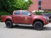 D-MAX Premium in matt rot metallic foliert mit “Black Rhin” Fahrwerk
